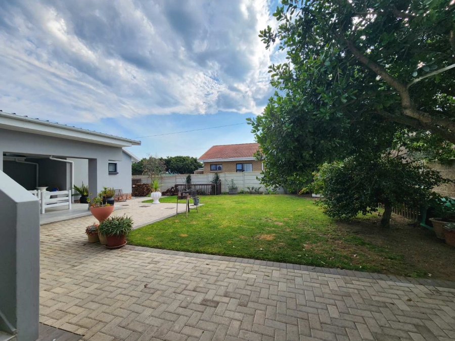 5 Bedroom Property for Sale in Fraaiuitsig Western Cape